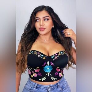 White Guaraxez size XXXL floral embroidered top